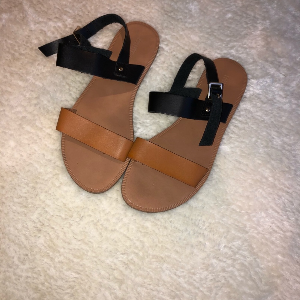 Forever 21 sandals 🖤